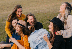 things about your relationship you should never share with your friends